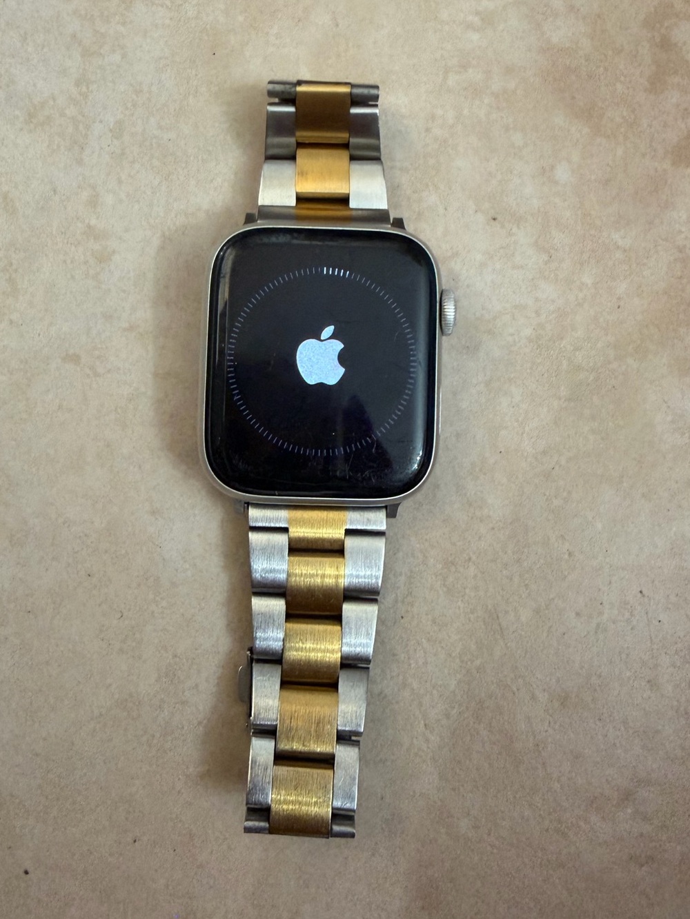 Apple Watch Series 8, 41mm, GPS + LTE/Cellular, aluminum case.